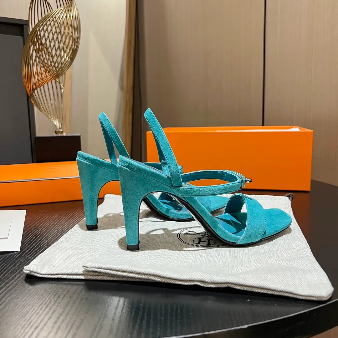 👟👟Ex-factory price 600👟👟 💋💋Continue the classics Hermes Classic H high-heeled sandals series————————Fashionable classic and versatile super comfortable It took half a year to disassemble the original version and develop it with craftsmanship and perfection in every detail Simple and smooth design to create a fashionable, classic and soft look 🥰🥰 Material: Original custom-made sheep suede, sheepskin lining for feet, Italian genuine leather outsole ▪️Heel height: 9cm ▪️SIZE: 34-42 (34.41 42 customized, non-returnable and non-exchangeable)